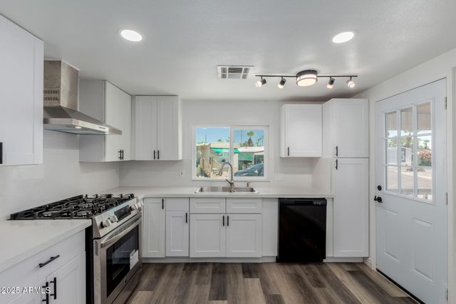 2050 W Dunlap Avenue D52, Phoenix, AZ 85021