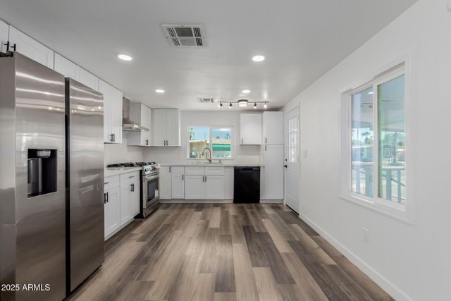 2050 W Dunlap Avenue D52, Phoenix, AZ 85021