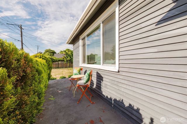 1108 Warren Avenue, Bremerton, WA 98337