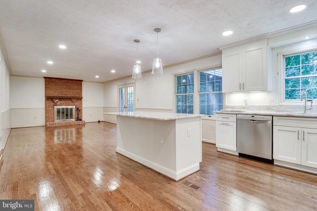 5931 OAKLAND PARK DR, Burke, VA 22015