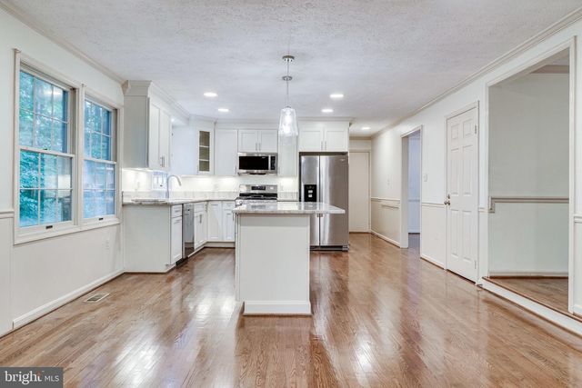 5931 OAKLAND PARK DR, Burke, VA 22015