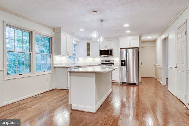 5931 OAKLAND PARK DR, Burke, VA 22015