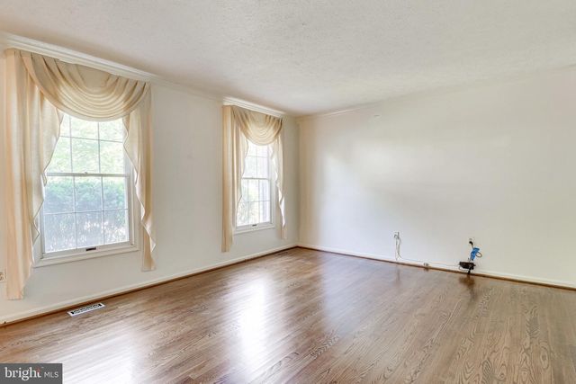 5931 OAKLAND PARK DR, Burke, VA 22015