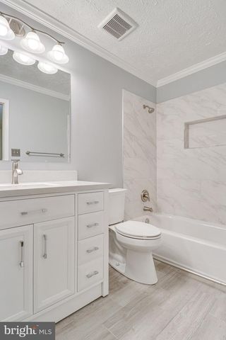 5931 OAKLAND PARK DR, Burke, VA 22015