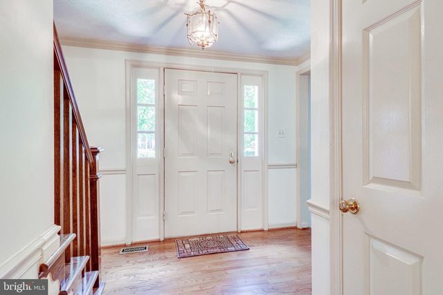 5931 OAKLAND PARK DR, Burke, VA 22015