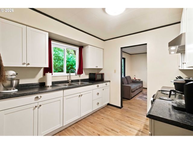 502 17TH Ave, Longview, WA 98632