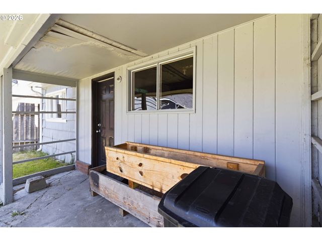 502 17TH Ave, Longview, WA 98632