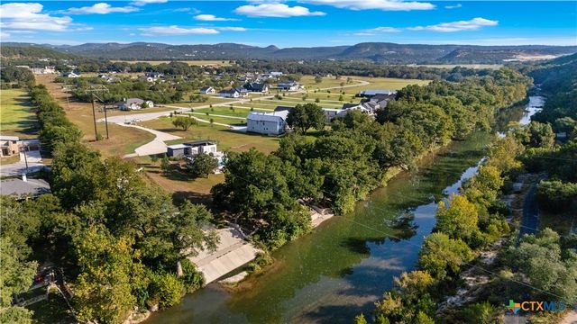 832 Wade Road, New Braunfels, TX 78132