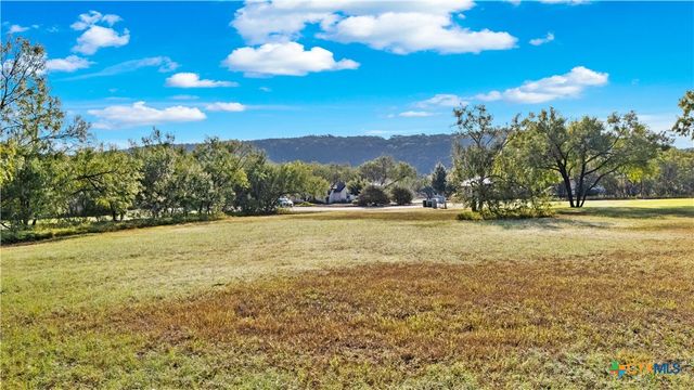 832 Wade Road, New Braunfels, TX 78132