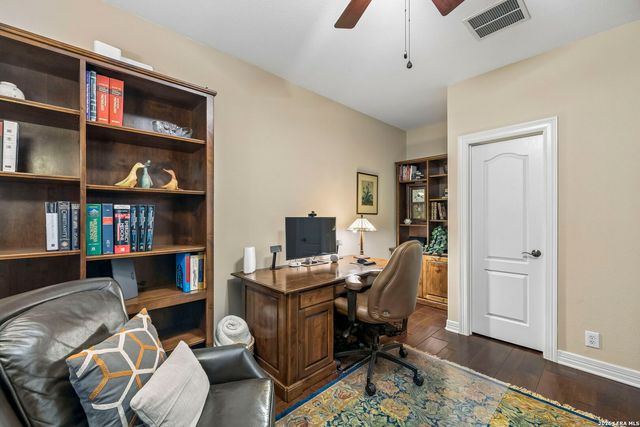 18730 Danforth Cv, San Antonio, TX 78258