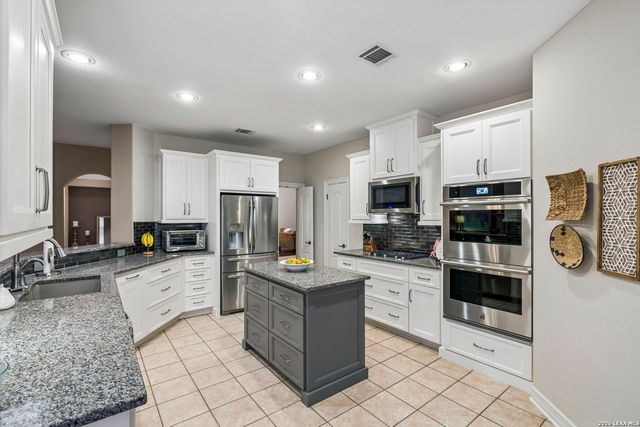 18730 Danforth Cv, San Antonio, TX 78258