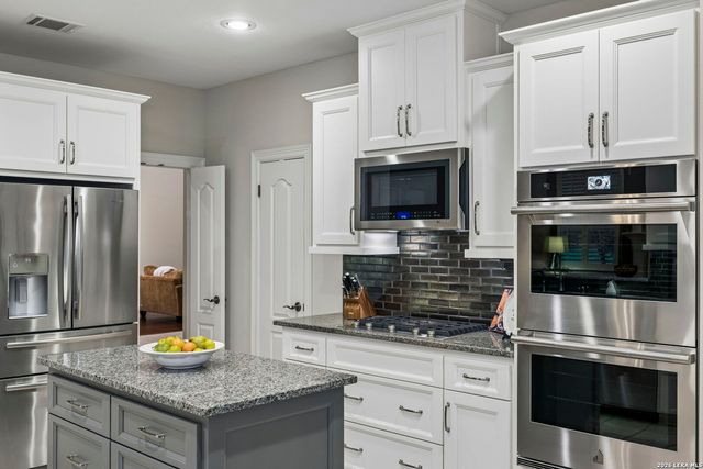 18730 Danforth Cv, San Antonio, TX 78258