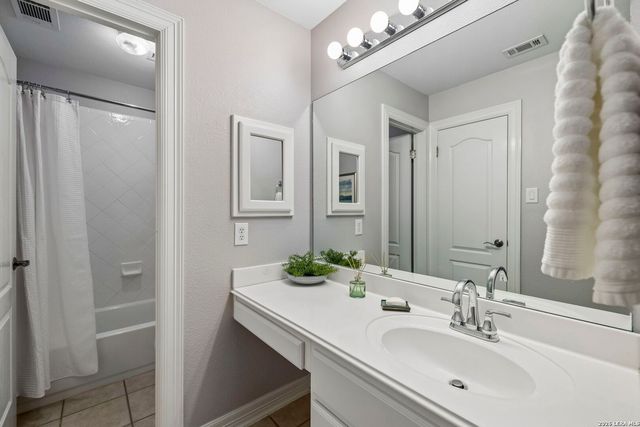 18730 Danforth Cv, San Antonio, TX 78258