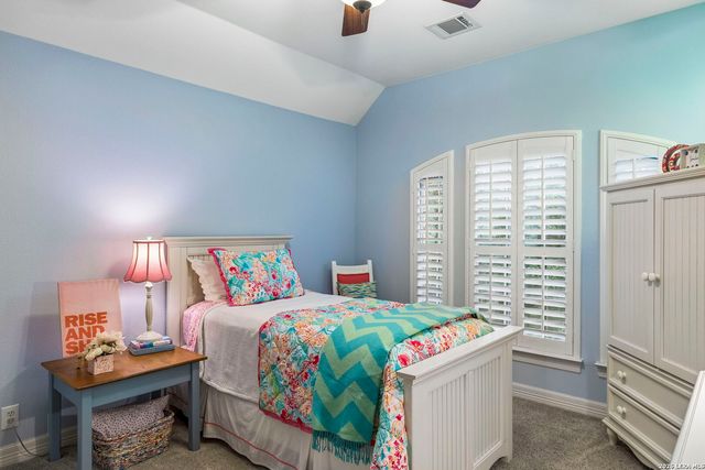 18730 Danforth Cv, San Antonio, TX 78258