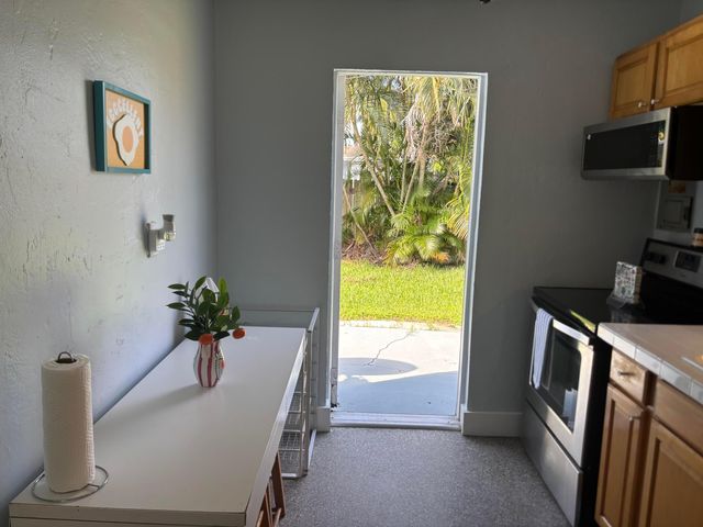 1481 NE 27TH Street, Pompano Beach, FL 33064