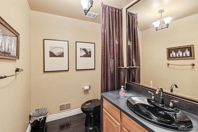 55260 Belmont Drive, Shelby Twp, MI 48315