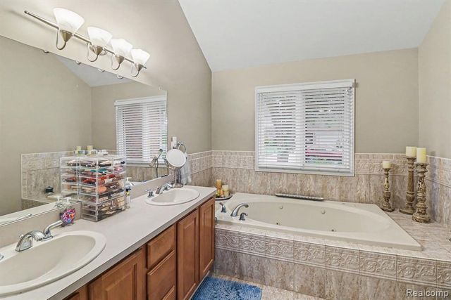 55260 Belmont Drive, Shelby Twp, MI 48315