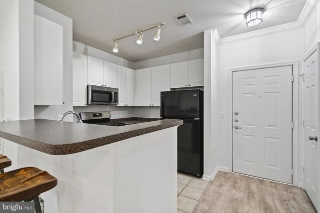 9490 VIRGINIA CENTER BLVD #127, Vienna, VA 22181