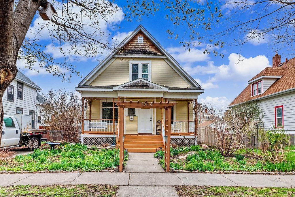 1010 5th Street N, Fargo, ND 58102