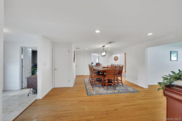 4 Foxey Lane, Mahopac, NY 10541