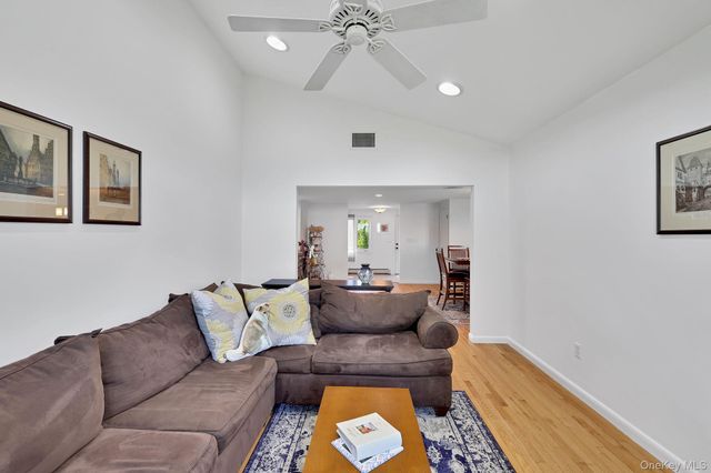 4 Foxey Lane, Mahopac, NY 10541