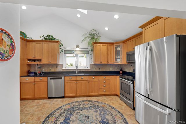 4 Foxey Lane, Mahopac, NY 10541