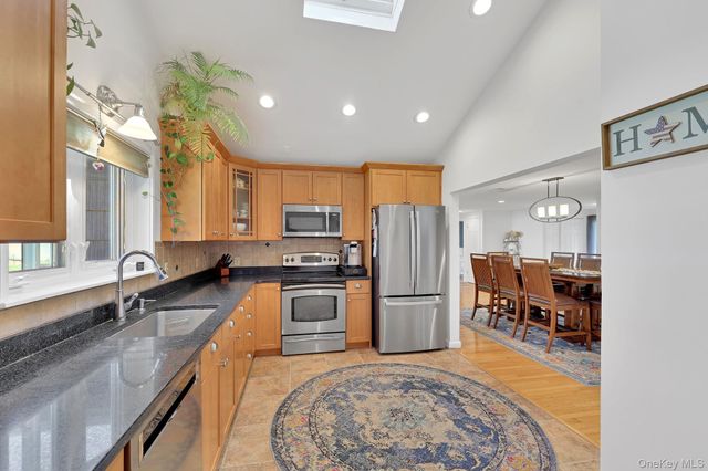 4 Foxey Lane, Mahopac, NY 10541