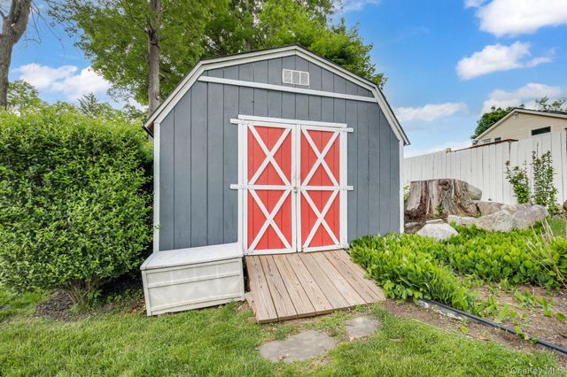 4 Foxey Lane, Mahopac, NY 10541