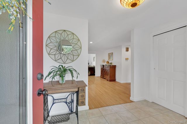 4 Foxey Lane, Mahopac, NY 10541