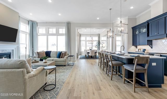 22 Larkspur Lane 118, Manalapan, NJ 07726