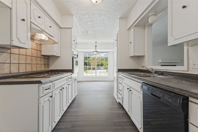 125 N Jessup Street, Alvarado, TX 76009