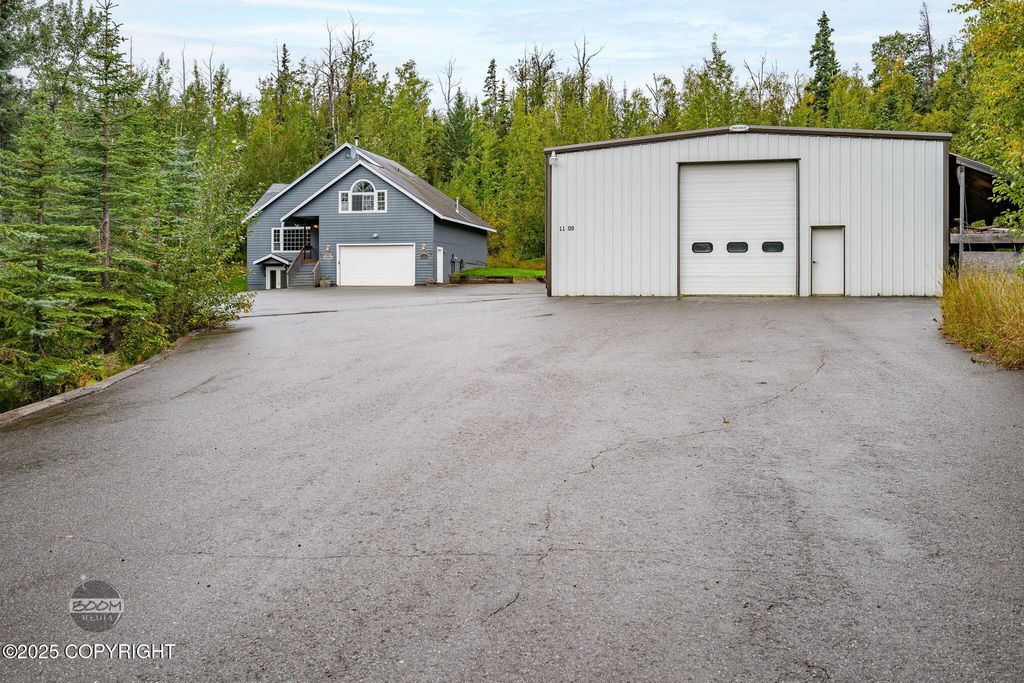 1100 N Golden Hills Drive, Palmer, AK 99645