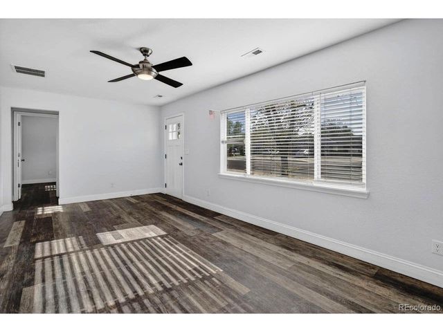 825 Havana St, Aurora, CO 80010