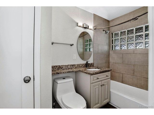 825 Havana St, Aurora, CO 80010