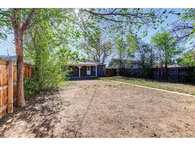 825 Havana St, Aurora, CO 80010