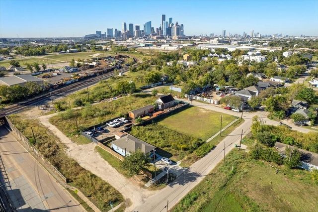 2708 Mills Street, Houston, TX 77026