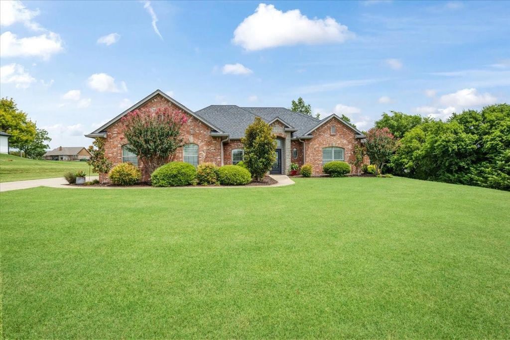 146 Derby Drive, Van Alstyne, TX 75495