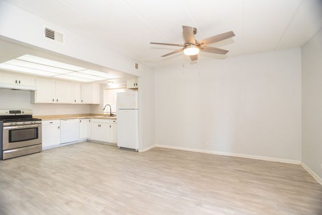 8712 Mobile Avenue B, Oak Lawn, IL 60453