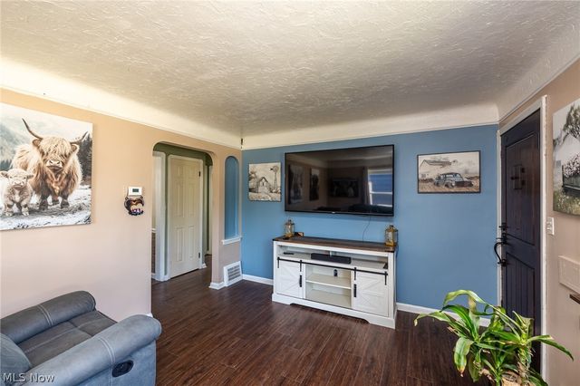 7325 Traymore Avenue, Brooklyn, OH 44144