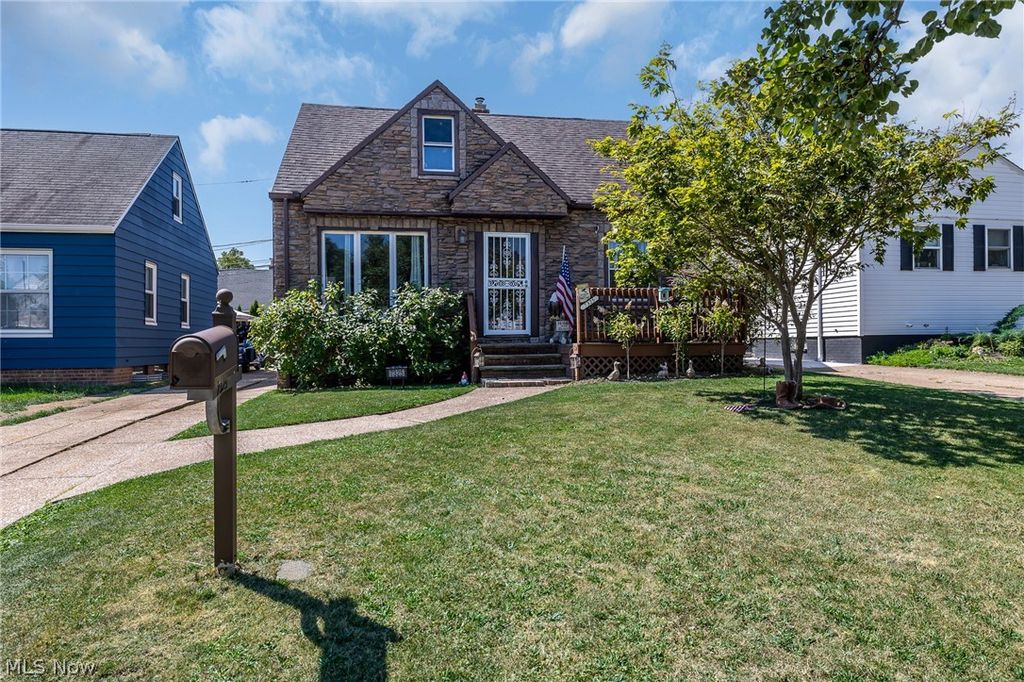 7325 Traymore Avenue, Brooklyn, OH 44144