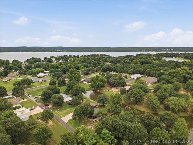61 Hummingbird Lane, Eufaula, OK 74432