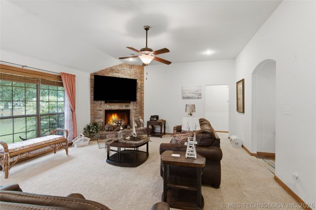 61 Hummingbird Lane, Eufaula, OK 74432
