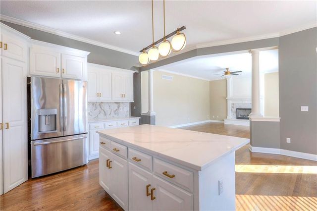 19011 W 99th Street, Lenexa, KS 66220