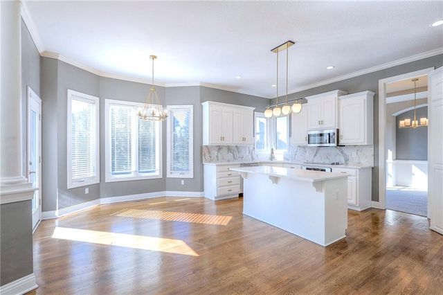 19011 W 99th Street, Lenexa, KS 66220