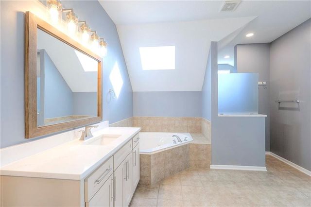 19011 W 99th Street, Lenexa, KS 66220