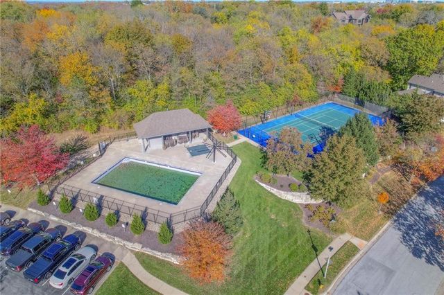 19011 W 99th Street, Lenexa, KS 66220