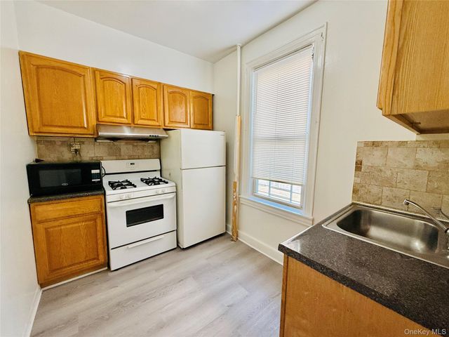 1823 Radcliff Avenue, Bronx, NY 10462