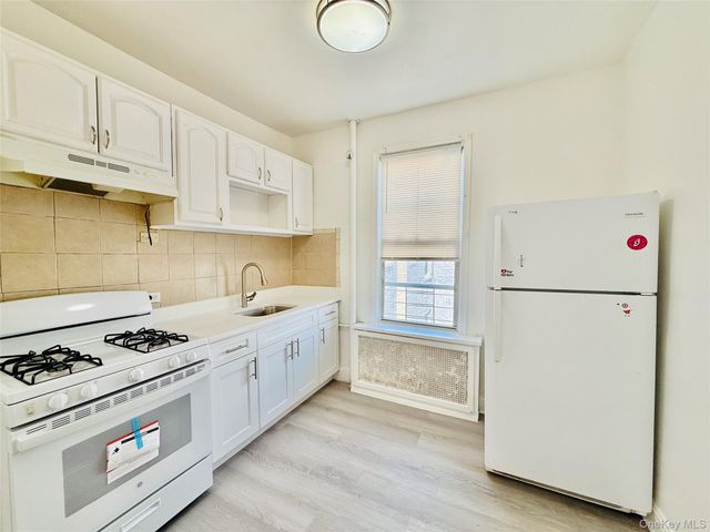 1823 Radcliff Avenue, Bronx, NY 10462
