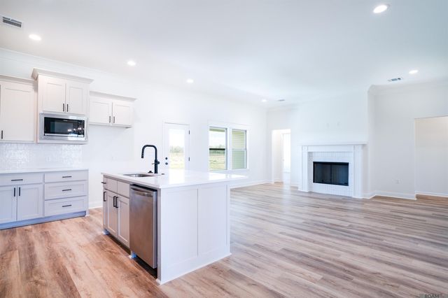 24167 Red Tail Lane, Denham Springs, LA 70726