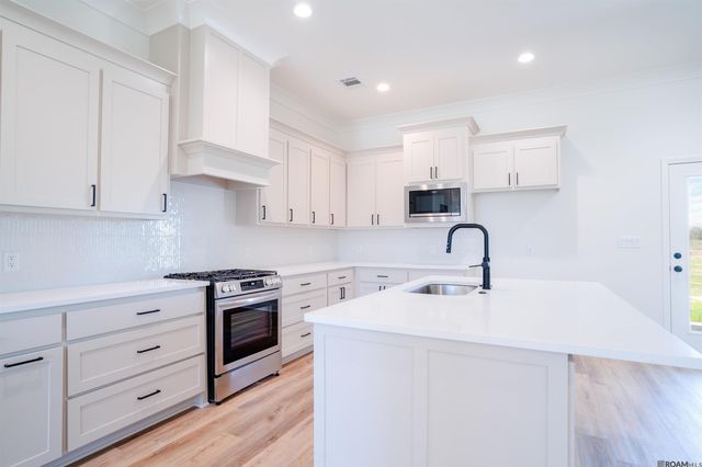 24167 Red Tail Lane, Denham Springs, LA 70726